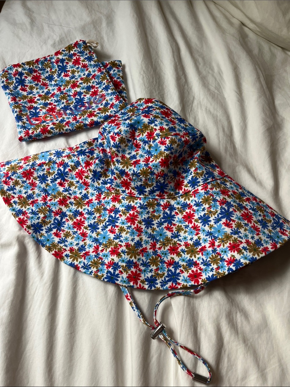 NWOT Barriere Red and Blue Floral Packable Sun Hat UPF 50+ size Small/Medium